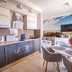 Your Holidays Promenada Gwiazd 28 *