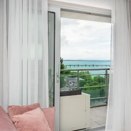 Your Holidays Promenada Gwiazd 28 Апартаменты *